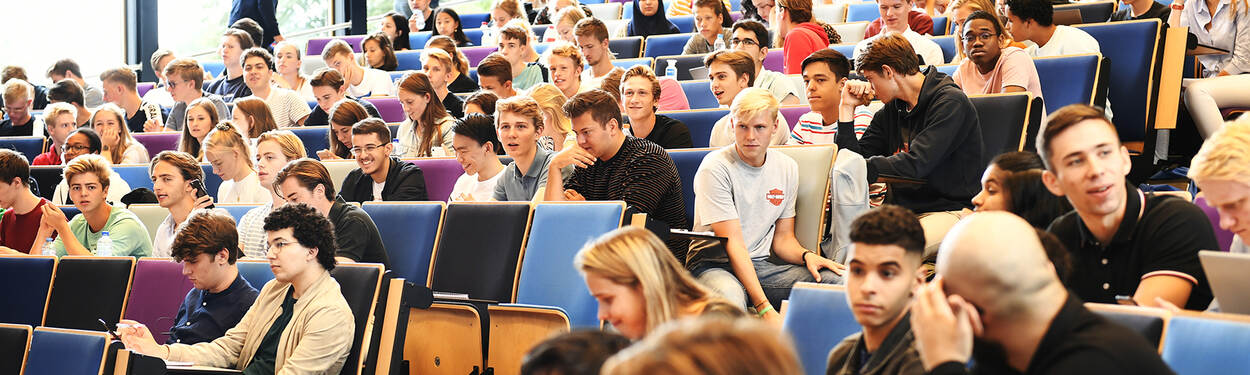 Studenten in collegezaal
