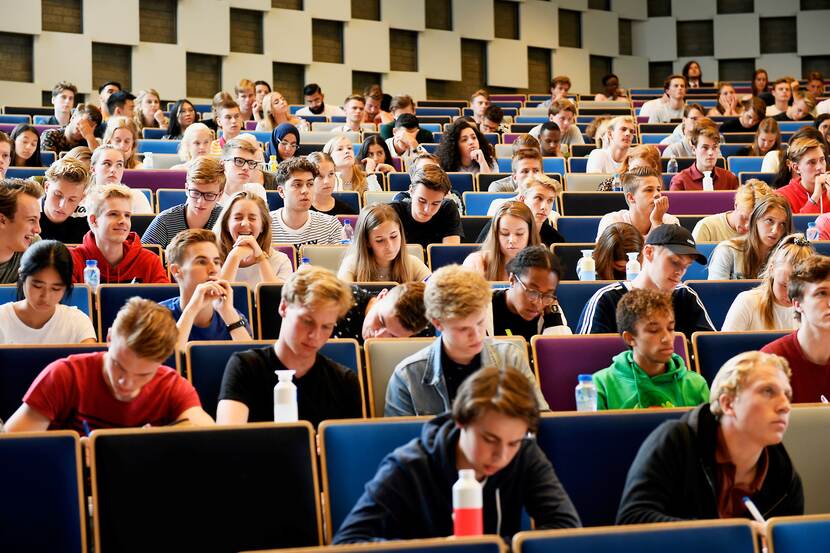 Studenten in collegezaal