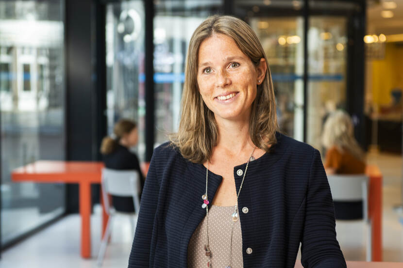 Dr. Evelyn van Kampen